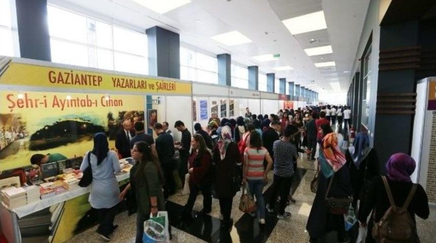 Gaziantep Kitap Fuarı İlk G&uuml;n Ziyaret&ccedil;i Rekoru Kırdı