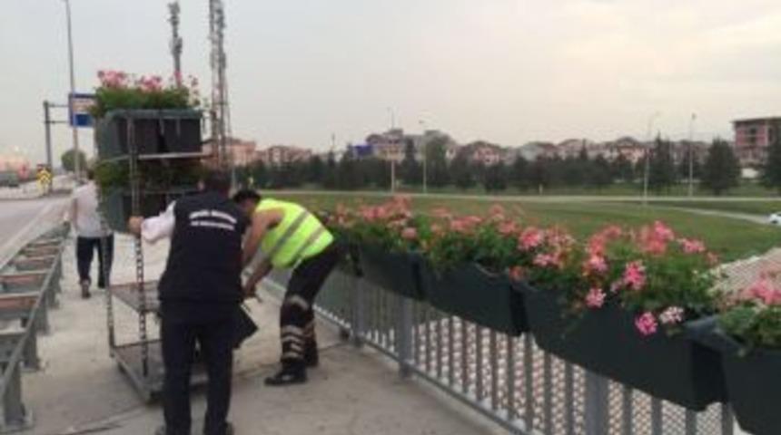 İneg&ouml;l Caddeleri &Ccedil;i&ccedil;ek A&ccedil;tı