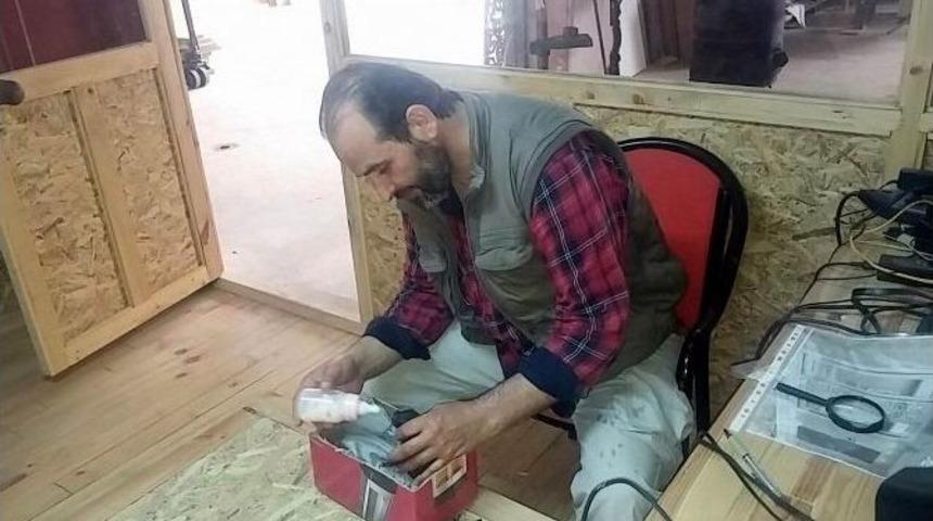 Kargaların Saldırısına Uğrayan Yavru K&ouml;peğe Esnaf Sahip &Ccedil;ıktı