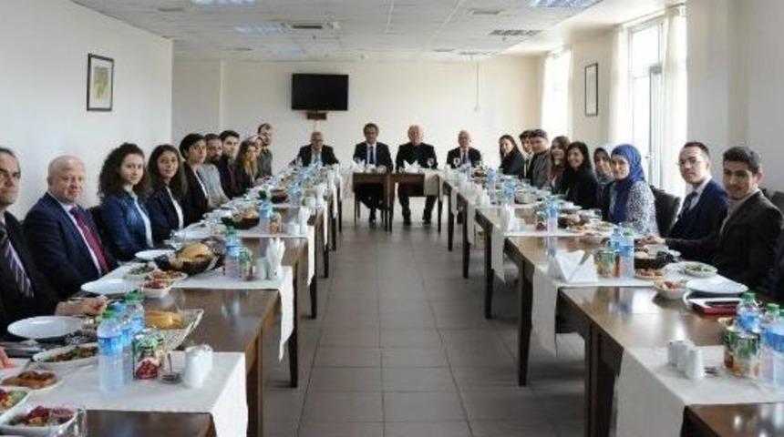 Be&uuml; Rekt&ouml;r&uuml; Prof. Dr. Mahmut &Ouml;zer Okul Birincisi &Ouml;ğrencilerle Bir Araya Geldi