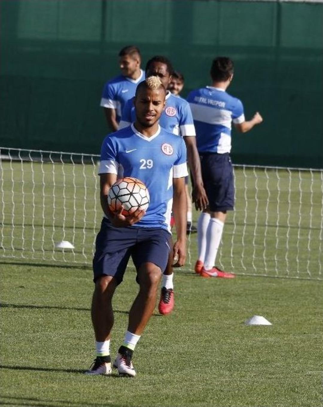 Antalyaspor, Mersin İdmanyurdu Mesaisine Başladı