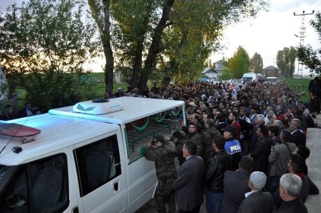 Şehit Polisin Cenazesi Muş&rsquo;a Getirildi