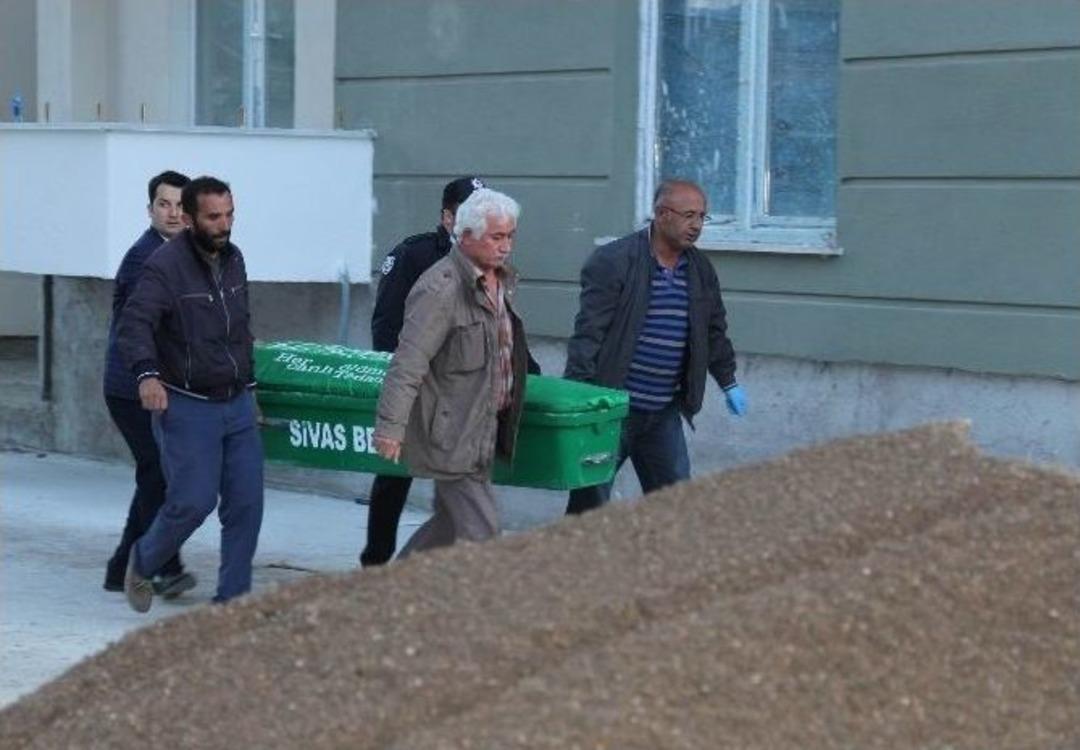 Afgan İş&ccedil;i İlk İş G&uuml;n&uuml;nde Asans&ouml;r Boşluğuna D&uuml;şerek &Ouml;ld&uuml;