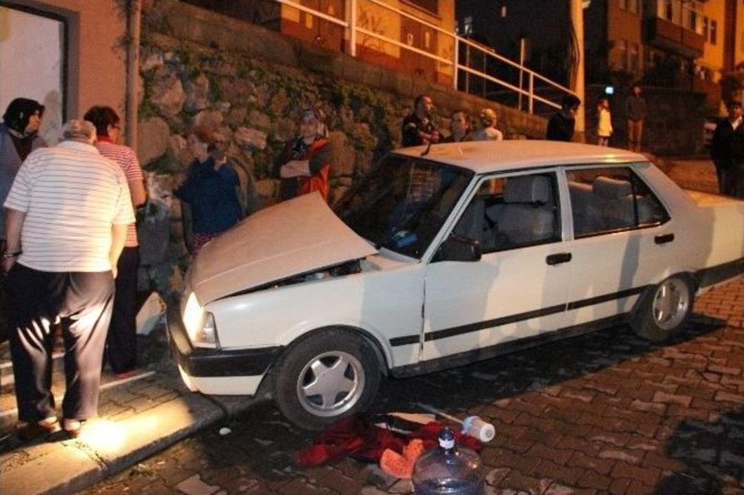 Bayan S&uuml;r&uuml;c&uuml; Otomobiliyle &Ccedil;ocukların Arasına Daldı: 5 Yaralı