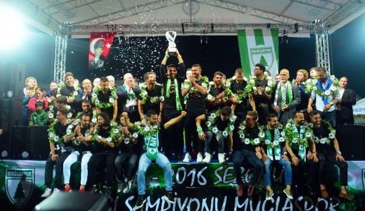 Şampiyon Muğlaspor Kupasına Kavuştu