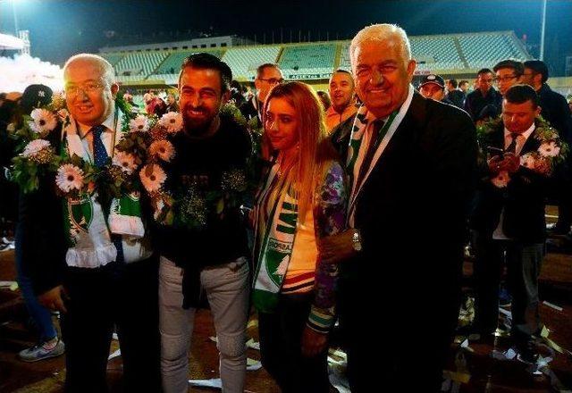 Şampiyonluk Kutlamasında S&uuml;rpriz Evlilik Teklifi 1