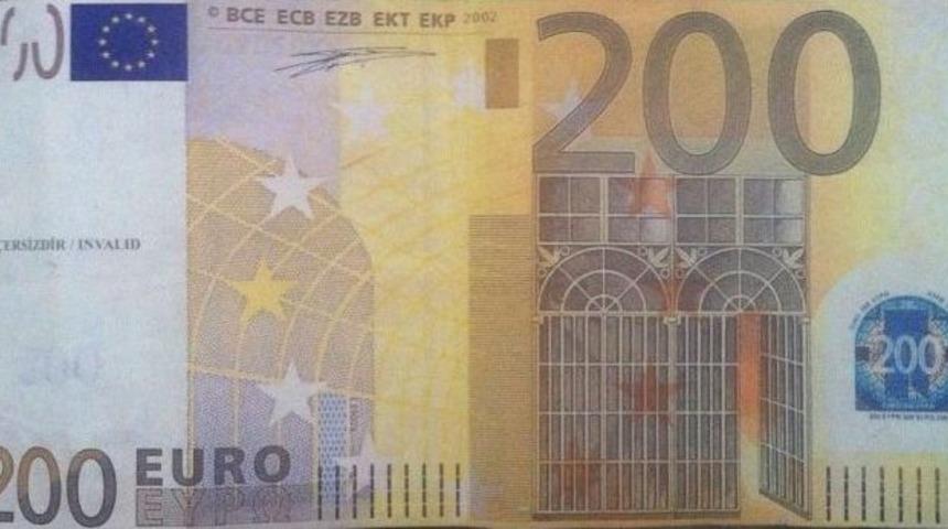 Esnafı &Uuml;zerinde "ge&ccedil;ersizdir" Yazılı Euro İle Dolandırdı