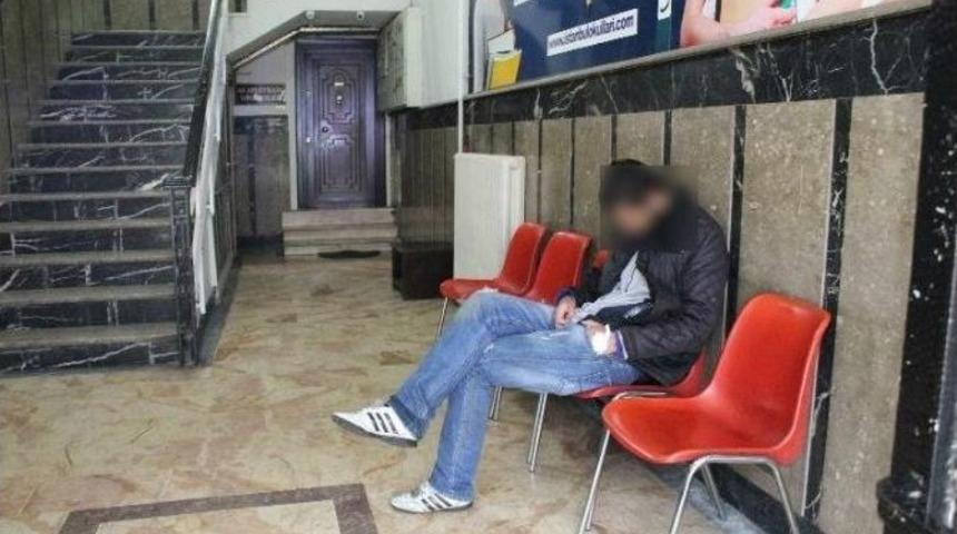 (&ouml;zel Haber) Madde Bağımlısı Şahıs &Ouml;yle Bir Yerde Sızdı Ki