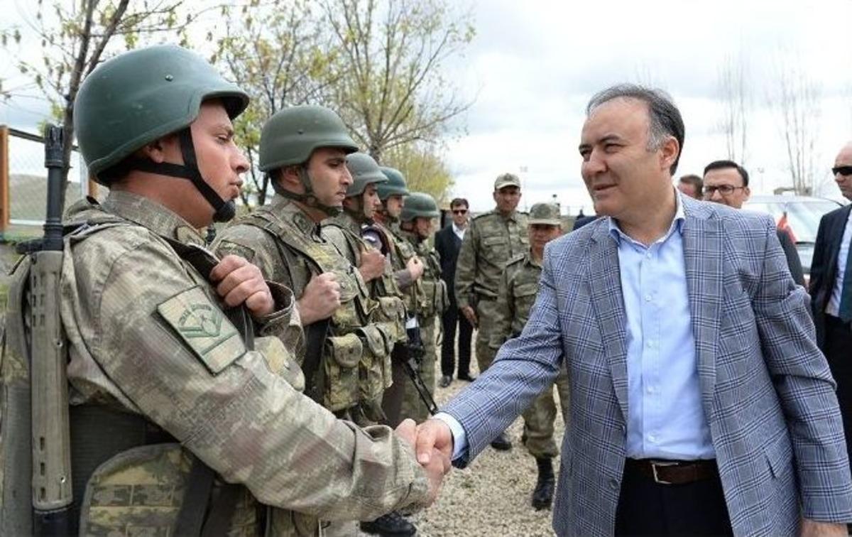 Vali Altıparmak, G&uuml;ney İl&ccedil;elerindeki Karakollarda İncelemelerde Bulundu