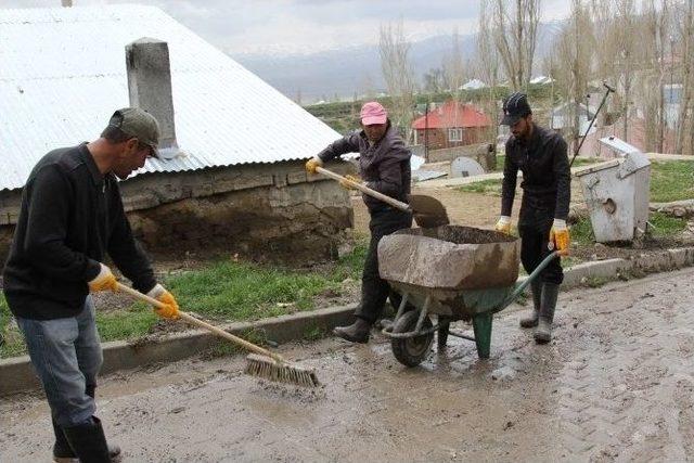 Başkale’de Bahar Temizliği