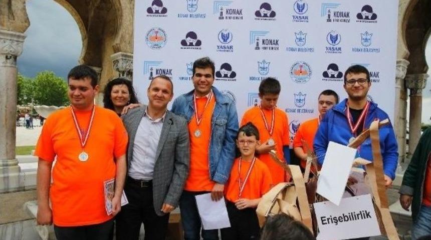 Yarışarak Haklarını Aradılar