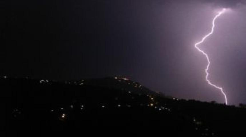 Ordu&rsquo;da İnsan Siluetli Yıldırım