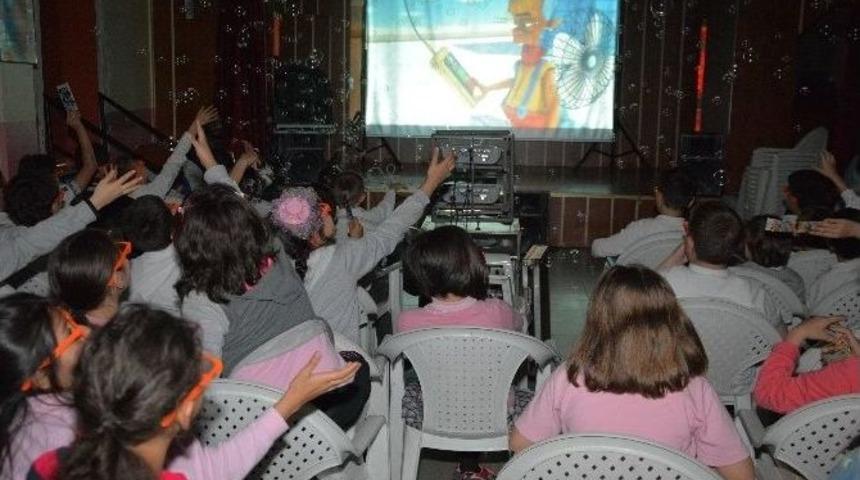 K&ouml;rfezli &Ouml;ğrencilerin 4 Boyutlu Sinema Keyfi