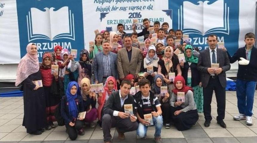 Ak Parti Aziziye Teşkilatı &Ouml;ğrencileri Kitap Fuarıyla Buluşturdu