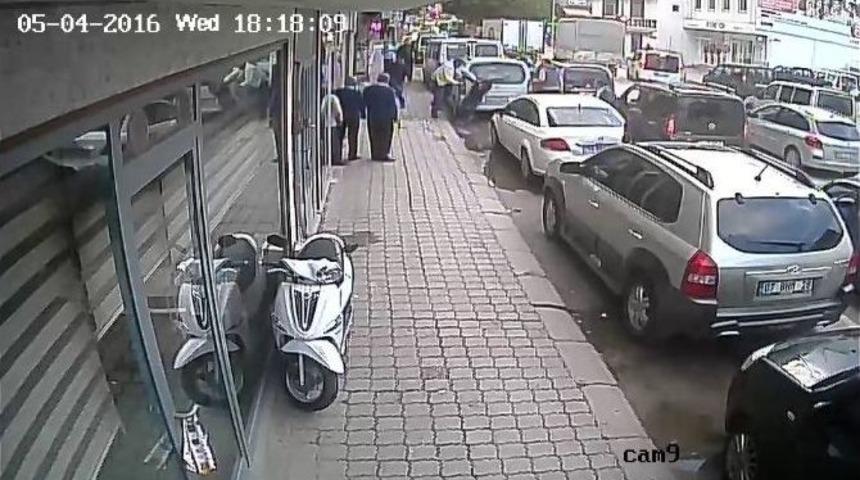 Sakarya&rsquo;daki D&ouml;ner Bı&ccedil;aklı Kavga G&uuml;venlik Kamerasında