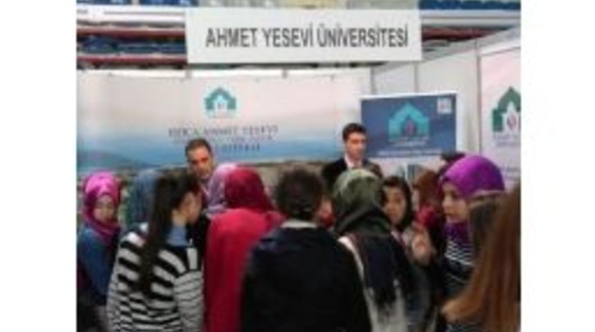 Ahmet Yesevi &Uuml;niversitesi, Sakarya&rsquo;da Eğitim Fuarına Katıldı