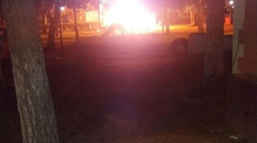 Parktaki B&uuml;fe Patlamada K&uuml;l Oldu