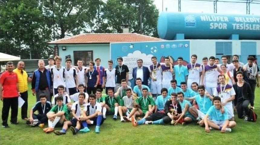 Nil&uuml;fer&rsquo;de Futbol Resitali