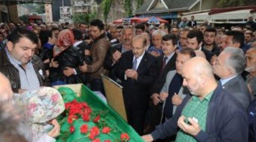 Başhekim Şanlı&rsquo;ya G&ouml;rev Yaptığı Hastane &Ouml;n&uuml;nde T&ouml;ren