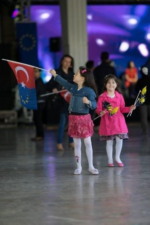 Ab ’9 Mayıs Avrupa Günü’nü’ Anneler Günü İle Birleştirdi