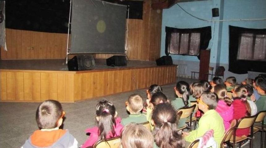 &Ouml;ğrencilere 3 Boyutlu Meto Hayal G&uuml;c&uuml; Kristali Animasyon Filmi G&ouml;sterisi