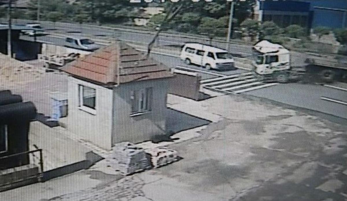 Tır Kazası Saniye Saniye Kameralara Yansıdı