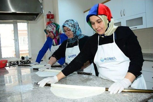 Asker Ve Polise “anne Eli Değmiş” Yemek