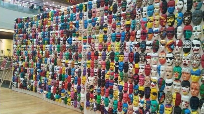 K&uuml;bizm Ve Bin Bir Surat Maske Sergisi Yoğun İlgi G&ouml;r&uuml;yor