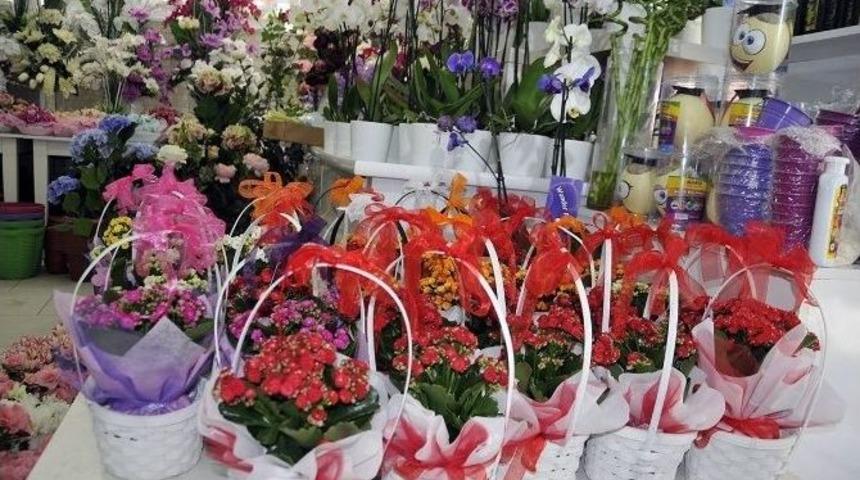 Aliağa&rsquo;da Anneler G&uuml;n&uuml; Hareketliliği