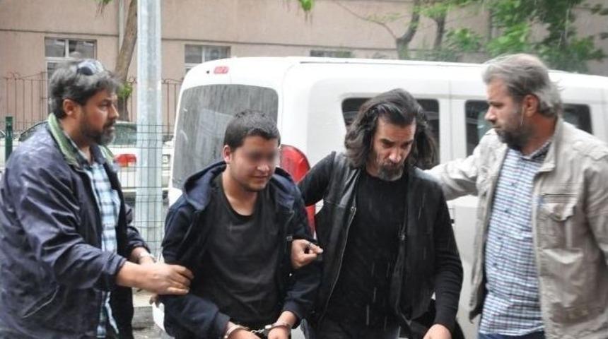 Yılın Hekimine Bı&ccedil;aklı Saldırı