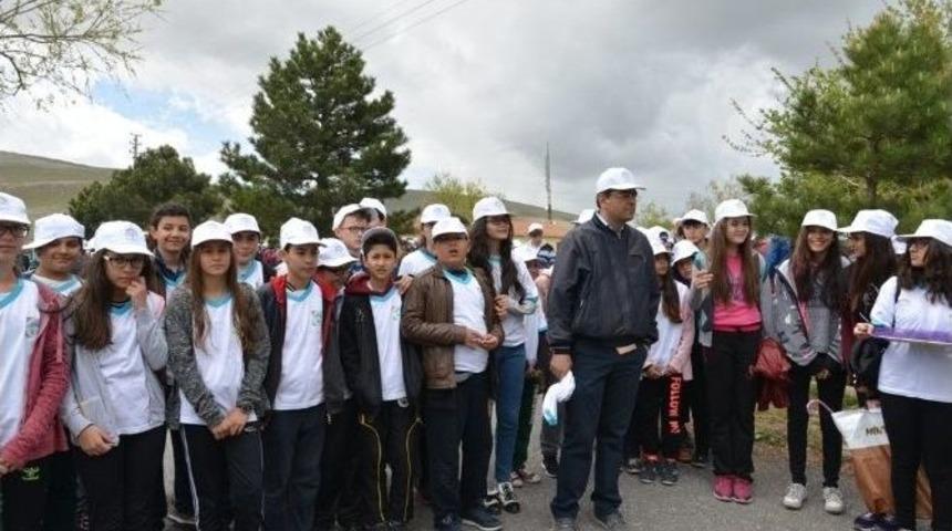 Ortaokul &Ouml;ğrencileri 450 Fidanı Toprakla Buluşturdu