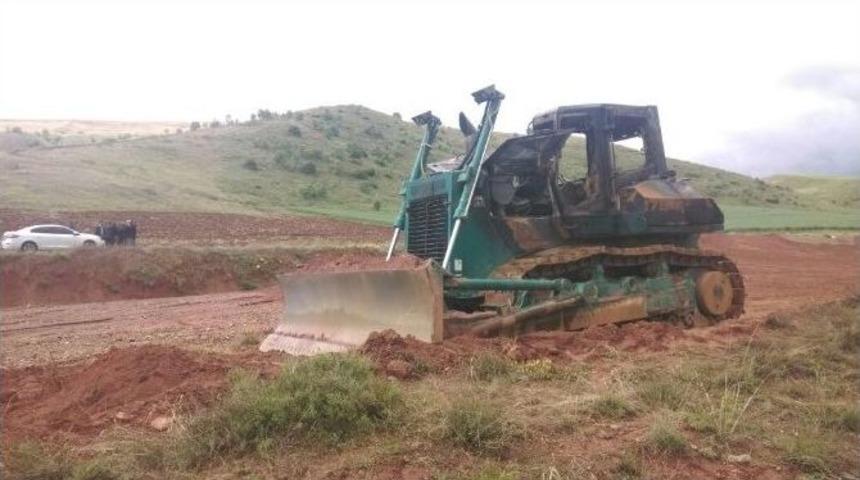 Dsi&rsquo;ye Ait İş Makineleri Kundaklandı