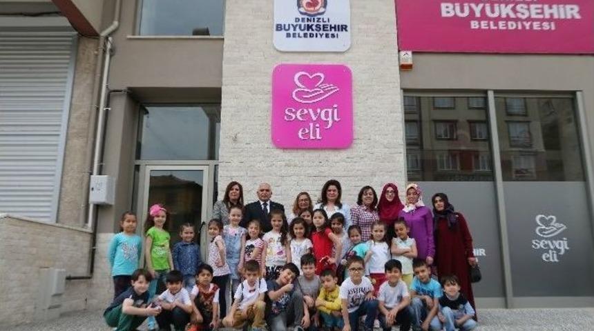 Minik &Ouml;ğrencilerden Sevgi Eli&rsquo;ne Anlamlı Yardım