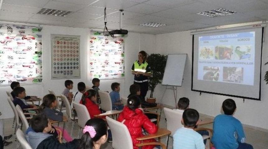 B&uuml;y&uuml;kşehirden &Ouml;ğrencilere Trafik Haftası Eğitimi
