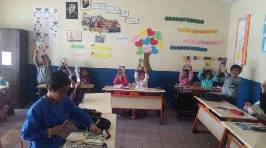 &Ouml;ğrenciler Ağrılı K&uuml;&ccedil;&uuml;k Kardeşlerini Unutmadı