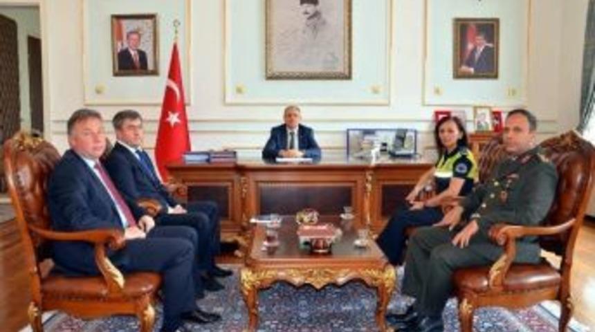 Trafik Haftası Tertip Komisyonu &Uuml;yelerinden Vali Salihoğlu&rsquo;na Ziyaret