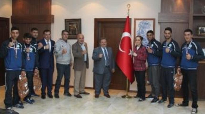 Be&uuml;&rsquo;de Başarılı Sporcular &Ouml;d&uuml;llendirildi