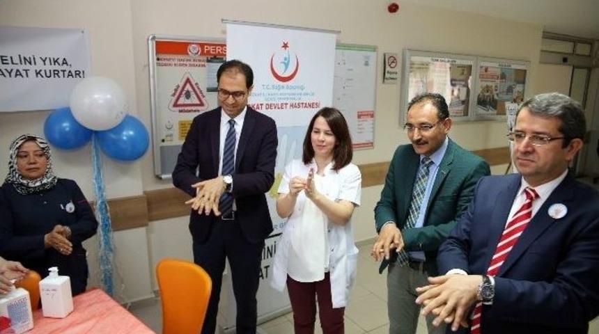 Enfeksiyonların &Ouml;nlenmesinde El Hijyenine Dikkat