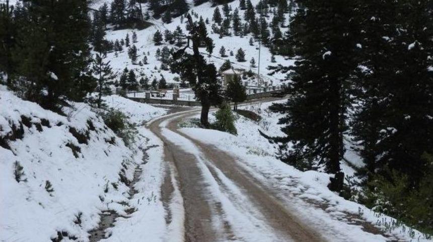 Isparta&rsquo;da Mayıs Ayında Kar S&uuml;rprizi