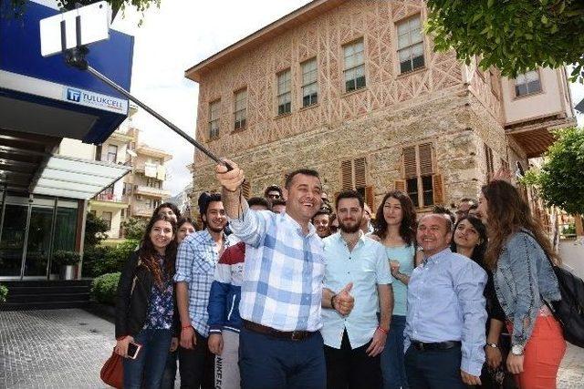 Alanya Belediye Başkanı Yücel, Alanya Evleri İle Selfie Yarışmasını Başlattı