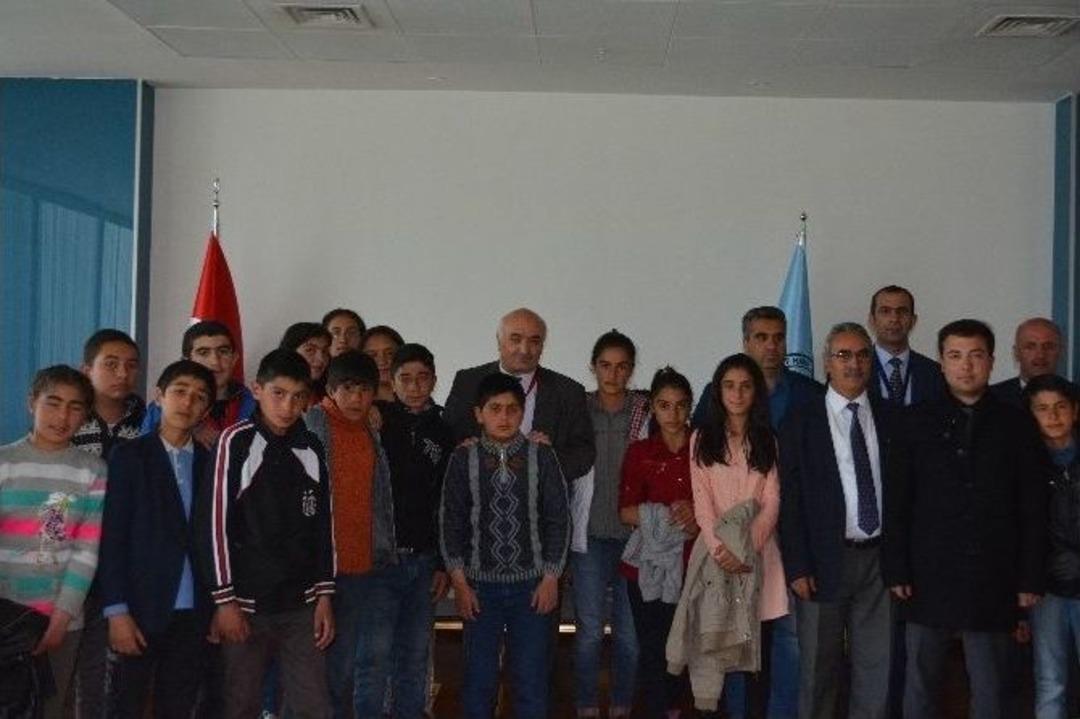 Karslı &Ouml;ğrenciler İlkkez Havaalanı Gezdi, U&ccedil;akların İ&ccedil;erisini G&ouml;rd&uuml;