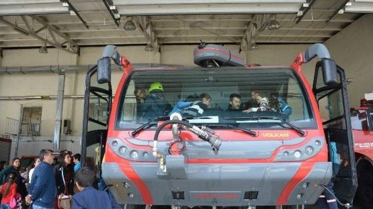 Karslı Öğrenciler İlkkez Havaalanı Gezdi, Uçakların İçerisini Gördü G4
