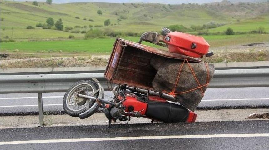 Tosya&rsquo;da Motosiklet Kazası: 1 Yaralı