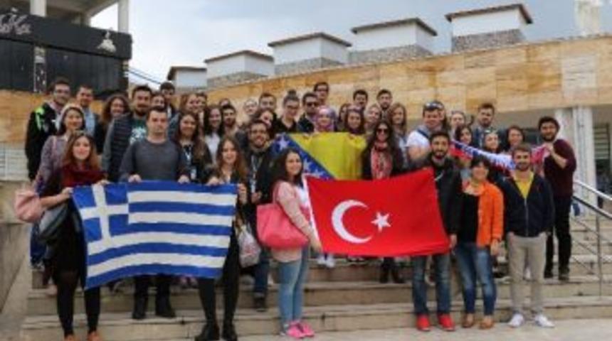 Avrupalı &Ouml;ğrenciler Kb&uuml;&rsquo;ye Hayran Kaldı