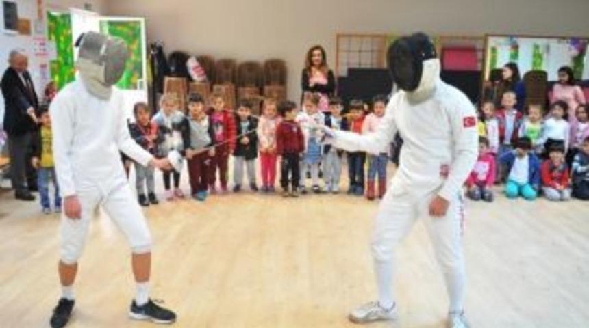 Spor Şenlikleri&rsquo;nde Eskrim R&uuml;zgarı Esti