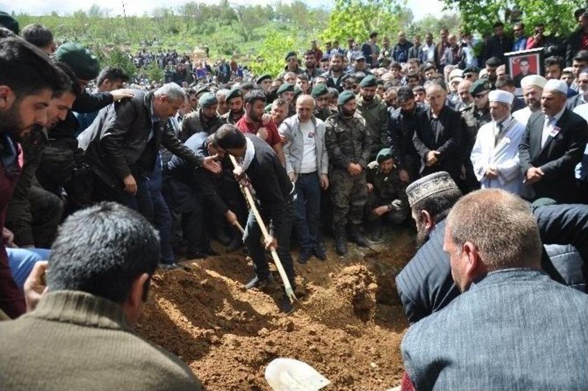 Şehit Kurtoğlu Toprağa Verildi