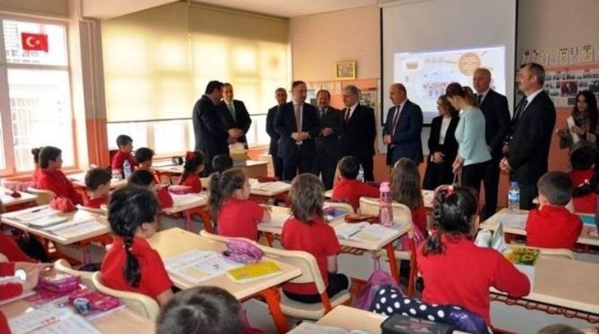 &Ouml;ğrencilere Kuru &Uuml;z&uuml;m Dağıtıldı