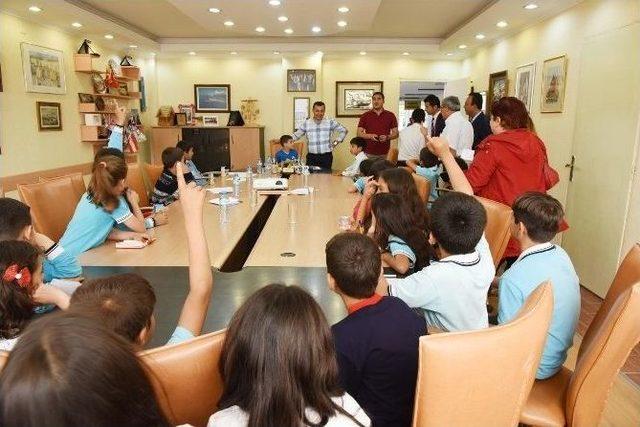 &Ouml;ğrenciler Sosyal Bilimler Dersini Başkan Y&uuml;cel İle Birlikte Yaptı 1