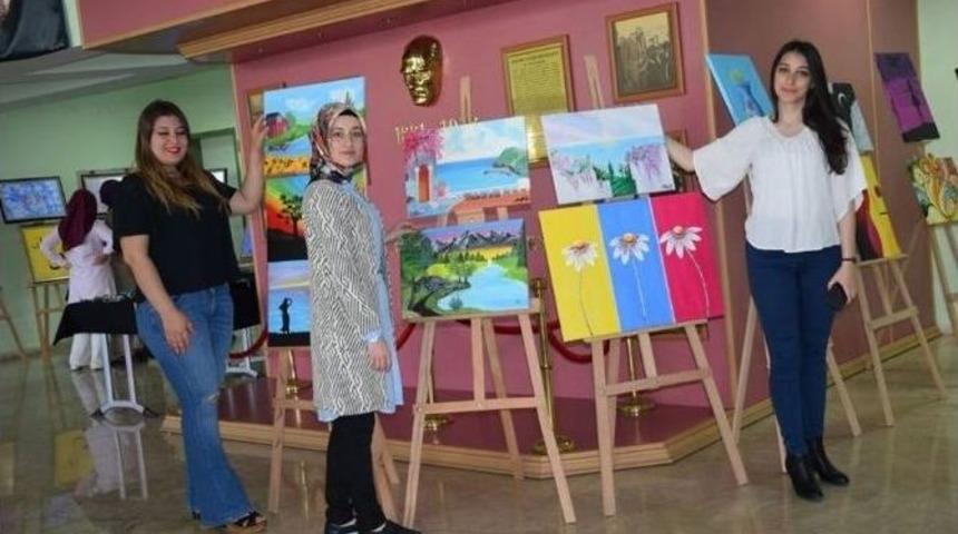 Tokat&rsquo;ta &Uuml;niversite &Ouml;ğrencileri H&uuml;nerlerini Sergiledi