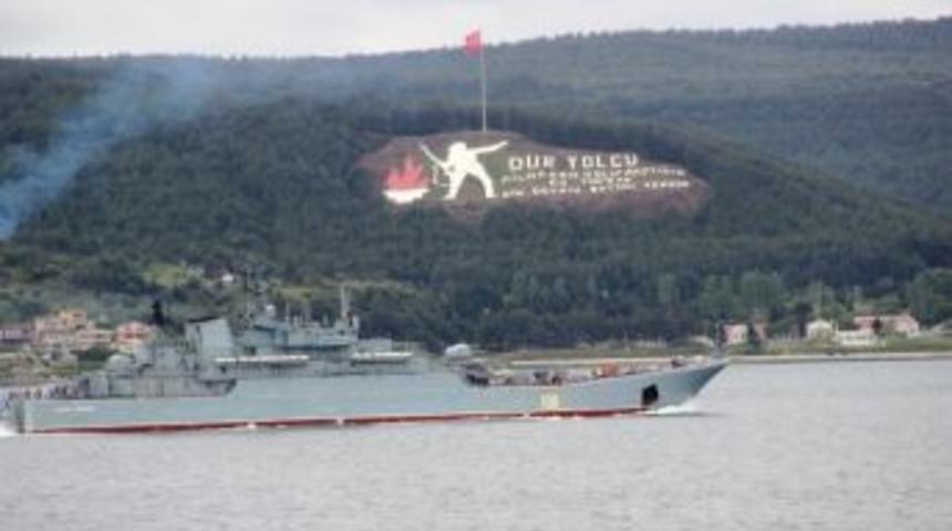 Rus Savaş Gemisi &Ccedil;anakkale Boğazından Ge&ccedil;ti